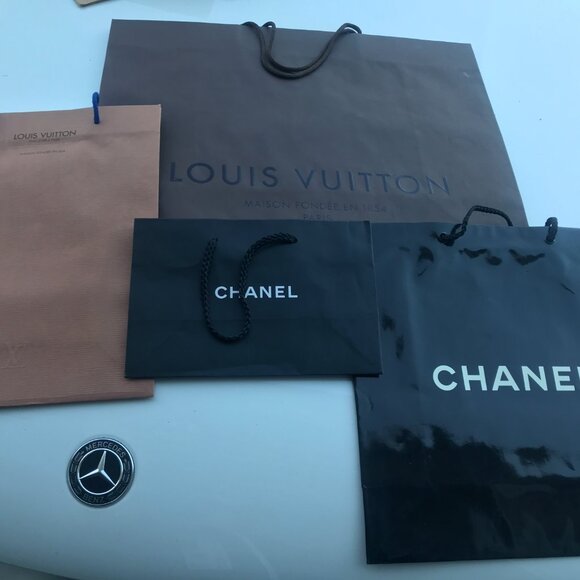 Shpping Bags. Lot of 4. Vuitton - 2. Chanel - 2 - Picture 2 of 6